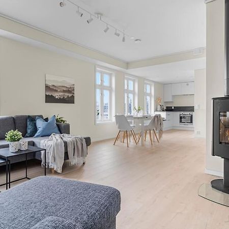 New! Huge Modern Apartment! Fit For Two Families! Берген Экстерьер фото