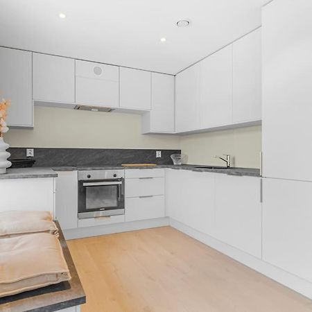 New! Huge Modern Apartment! Fit For Two Families! Берген Экстерьер фото