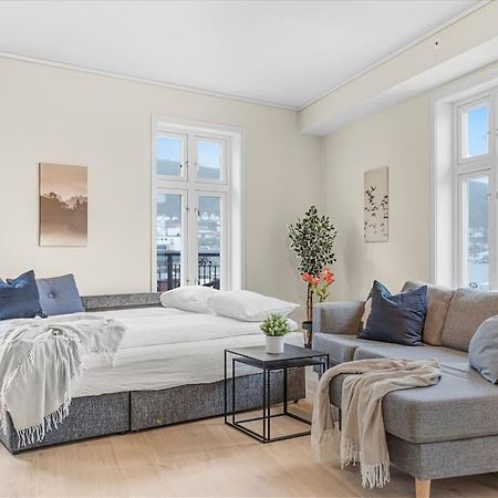New! Huge Modern Apartment! Fit For Two Families! Берген Экстерьер фото
